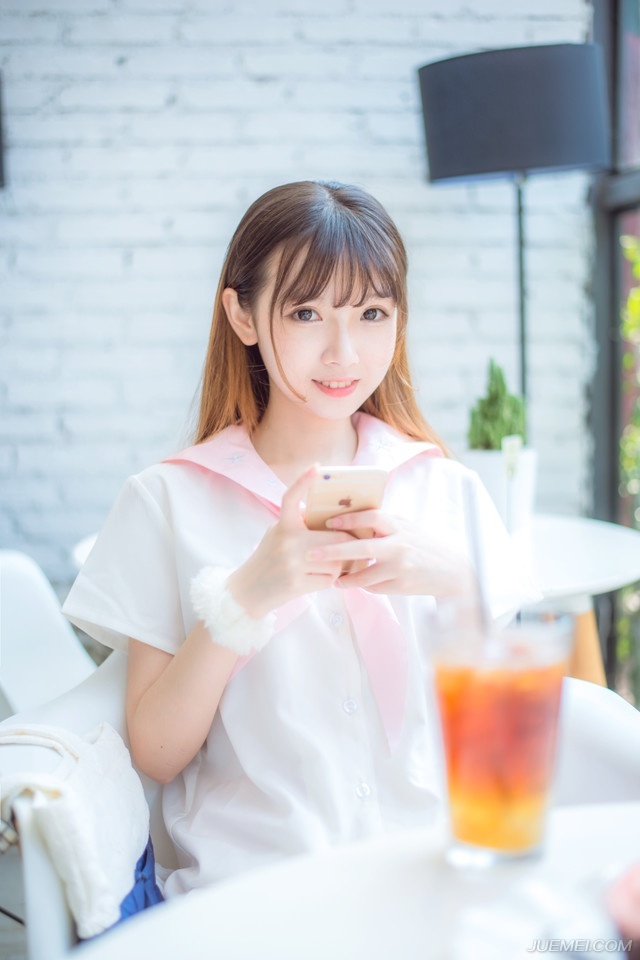 “子度来了？”刘璋苦涩一笑，目光突然一动，看向孟达道：“当初吕布在冀州推广均田，致使万民争相拥护，如今我于益州推广均田，虽恶世家，然惠及百姓，孟达速去张贴榜文，言国难当头，邀万民守城！”
